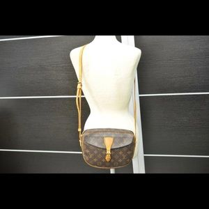 Authentic Very used Crossbody Louis Vuitton Bag!!